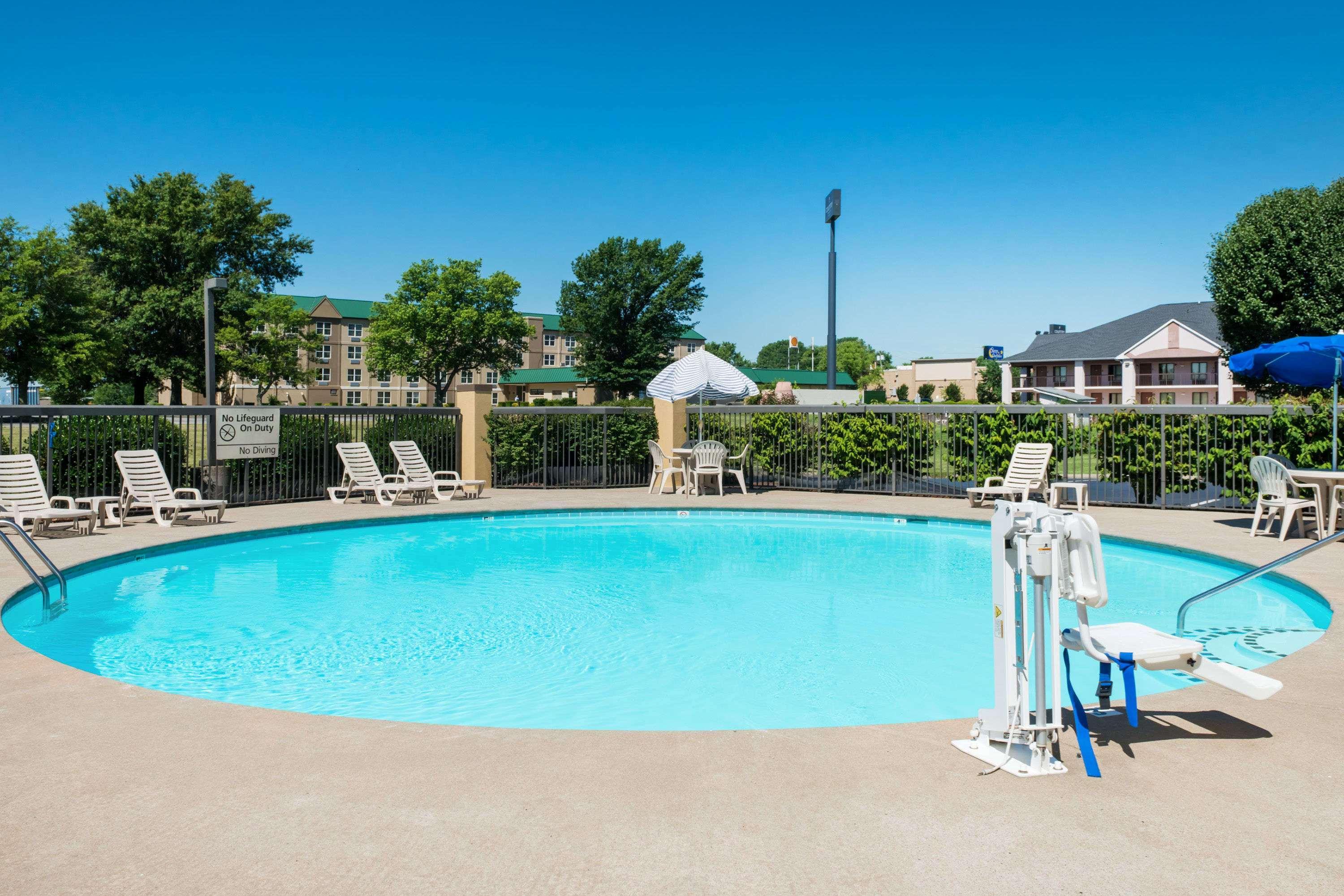 Baymont By Wyndham Clarksville Northeast Экстерьер фото