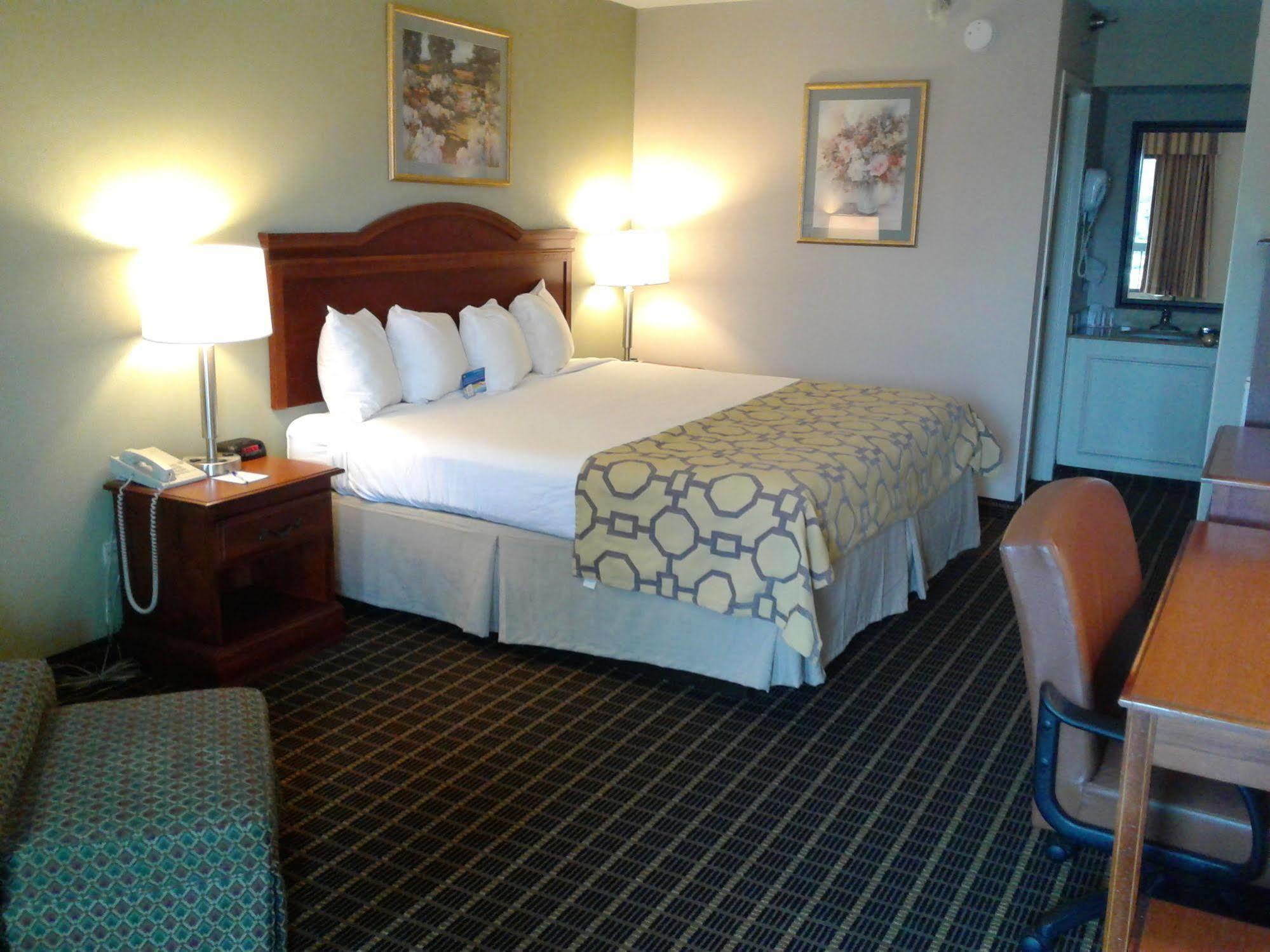 Baymont By Wyndham Clarksville Northeast Экстерьер фото