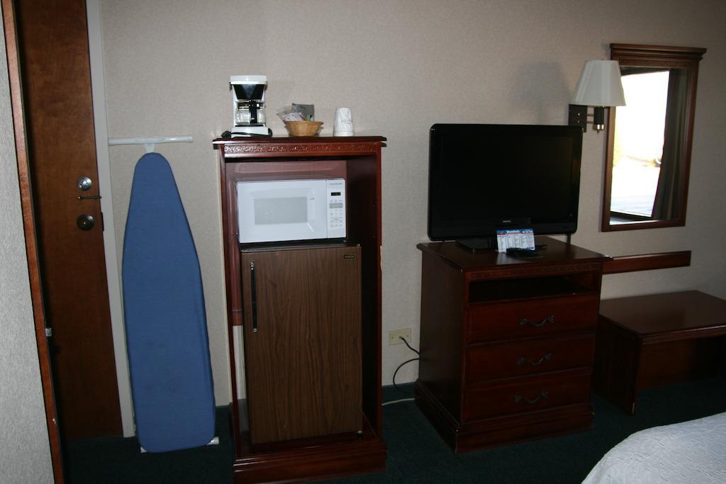 Baymont By Wyndham Clarksville Northeast Экстерьер фото